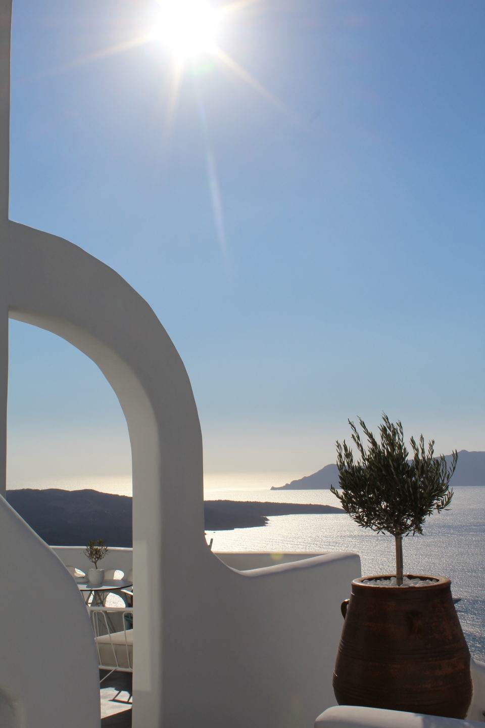 https://karissapwellness.com/2016/09/eat-breathe-fall-love-santorini/
