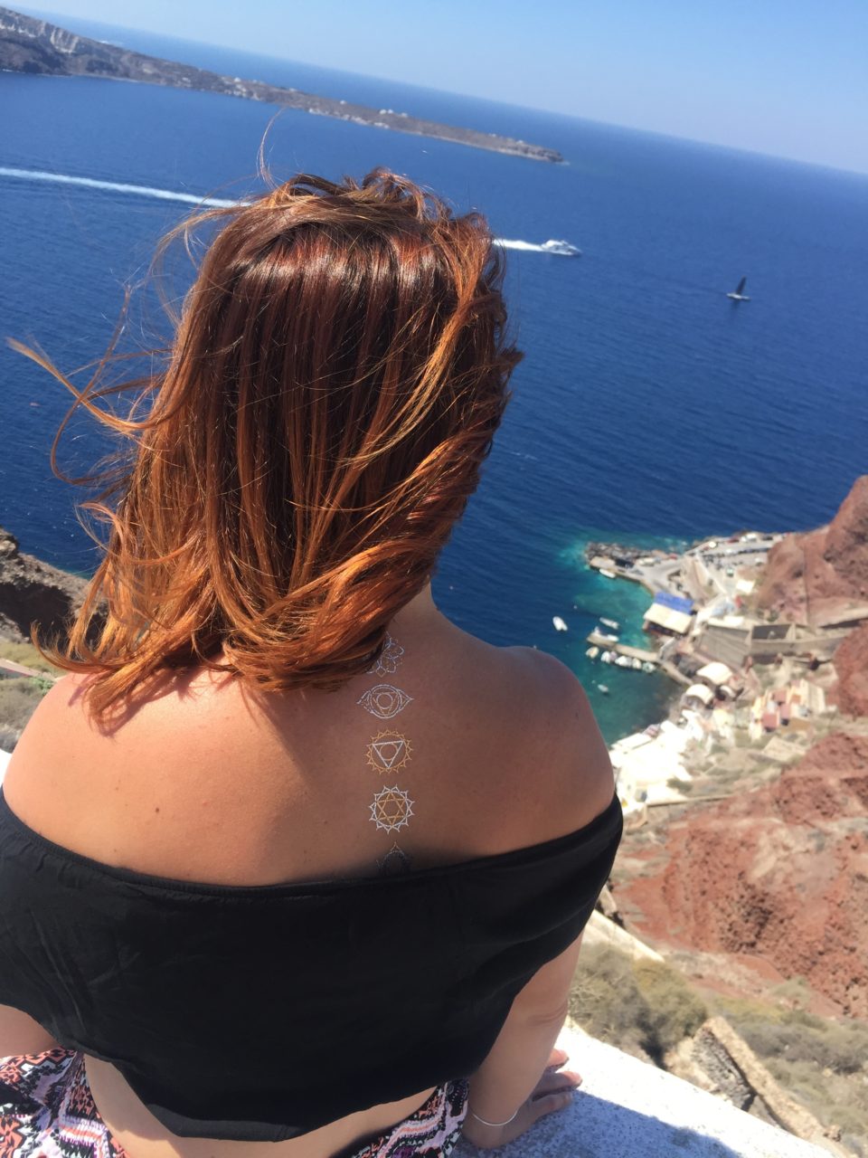 https://karissapwellness.com/2016/09/eat-breathe-fall-love-santorini/