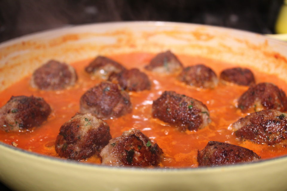 carb fakeout: meatballs and zoodles https://karissapwellness.com/2016/09/meatballs-zoodles/