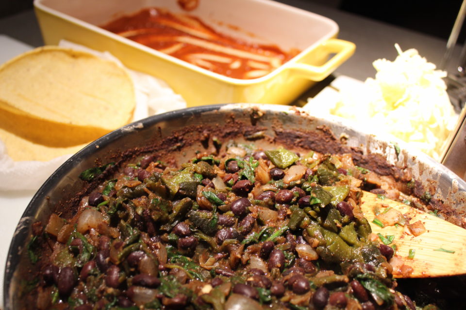 meatless mondays: black bean and spinach enchiladas https://karissapwellness.com/2017/01/black-bean-spinach-enchiladas/