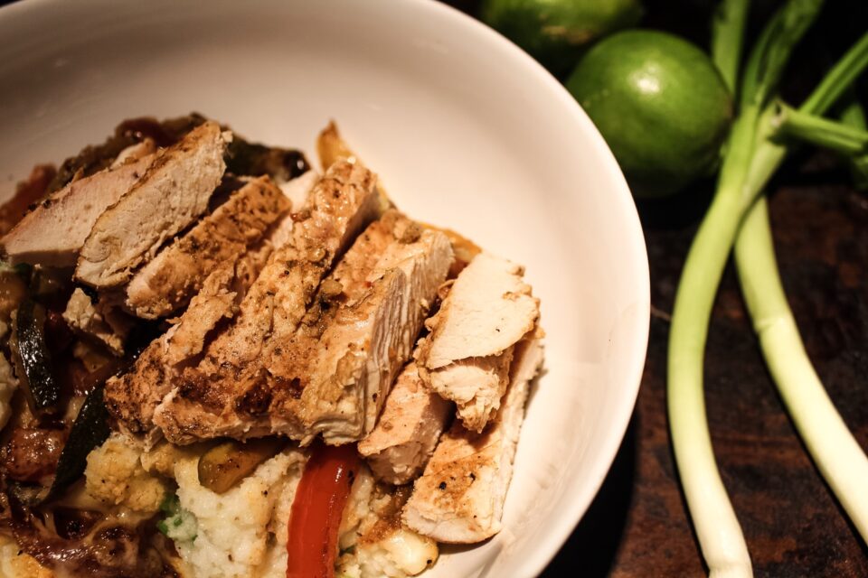 Sizzling Chicken Skillet https://karissapwellness.com/2017/02/sizzling-chicken-skillet/