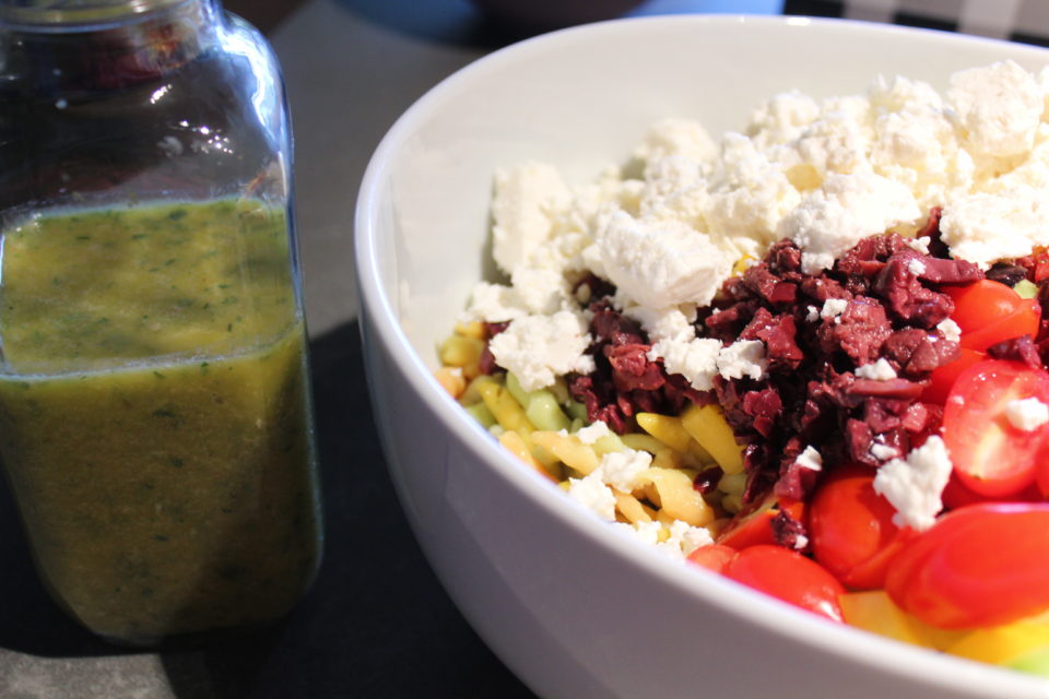 https://karissapwellness.com/greek-pasta-salad/