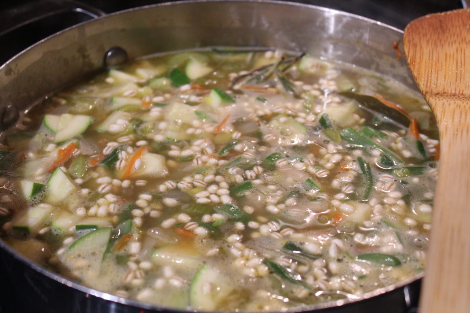 https://karissapwellness.com/vegetable-barley-soup/